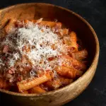 Amatriciana originale: storia, ingredienti e varianti da conoscere