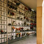 Asti, nuovi orari per l’illuminazione votiva al cimitero