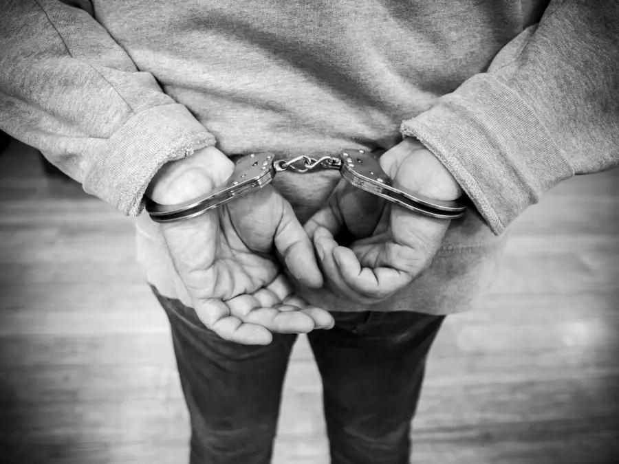 Asti, anziano derubato al supermercato: tre arresti