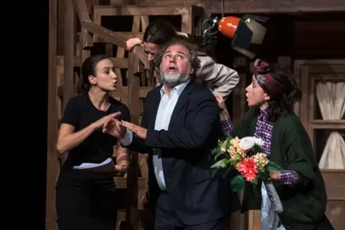 Asti, “Rumori fuori scena” porta al Teatro Alfieri una delle commedie più amate del repertorio inglese